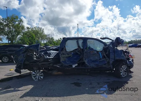 2021 Chevrolet Silverado 1500 2Wd Short Bed Custom z USA, uszkodzony, nr VIN 1GCPWBEK1MZ250755